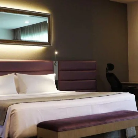 Crowne Plaza Toluca - Lancaster By Ihg Hotel Exterior photo